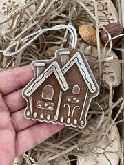 Пряничный домик. Подвеска FG-169