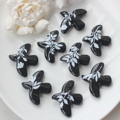 Подвеска фарфоровая Птичка (черный с белым) 34*42 мм S040