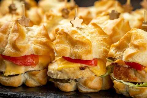 Мини бургер-профитроль с куриной котлетой, 20 шт.