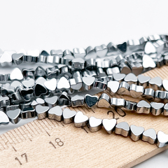 Гематит Сердце бусины (имитация), цвет серебристый, размер около 4 мм, цена за отрезок 19 см (1/2 нити)