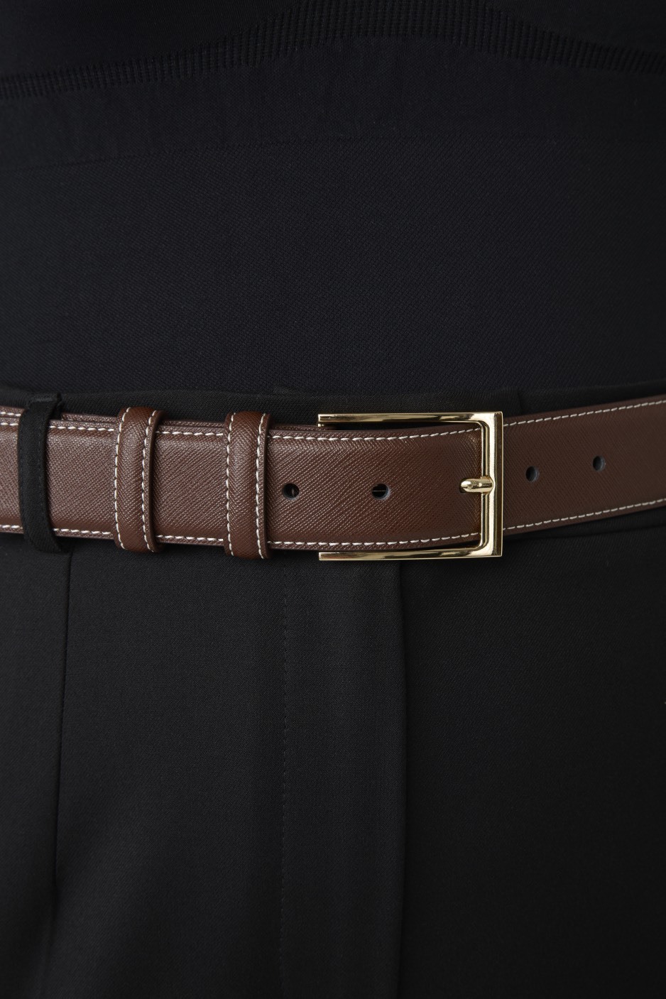 Классический ремень из кожи saffiano c контрастной отстрочкой, 35 мм, коричневый