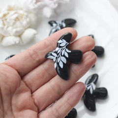 Подвеска фарфоровая Птичка (черный с белым) 34*42 мм S040