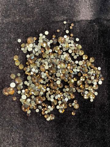 Стеклянные стразы  (размер микс) 1140шт, цвет  светлое золото