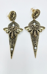 sergi-s-podveskami-treugolniki-alexander-mcqueen