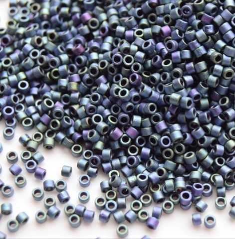 DB-1052 Бисер цилиндрический Миюки делика 11/0 Металлический матовый ирис черничный золотой/Miyuki delica 11/0 Metallic matte iris blueberry gold