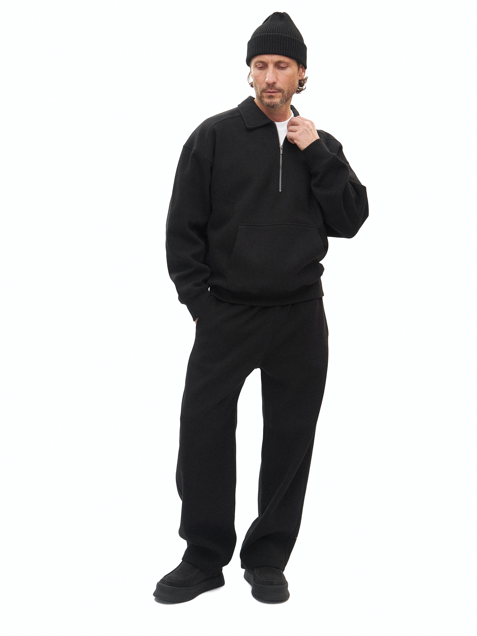 Черный спортивный костюм Laine 02