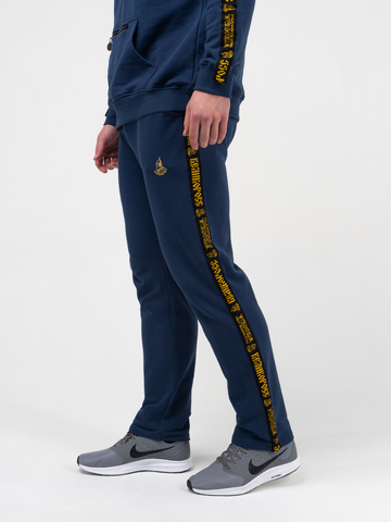 Спортивные штаны цвета синего денима с лампасами, без манжета. Плотный футер