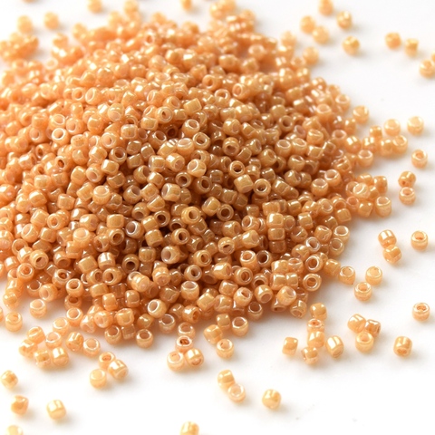 Бисер Тохо круглый 15/0 0123D темно-бежевый перл