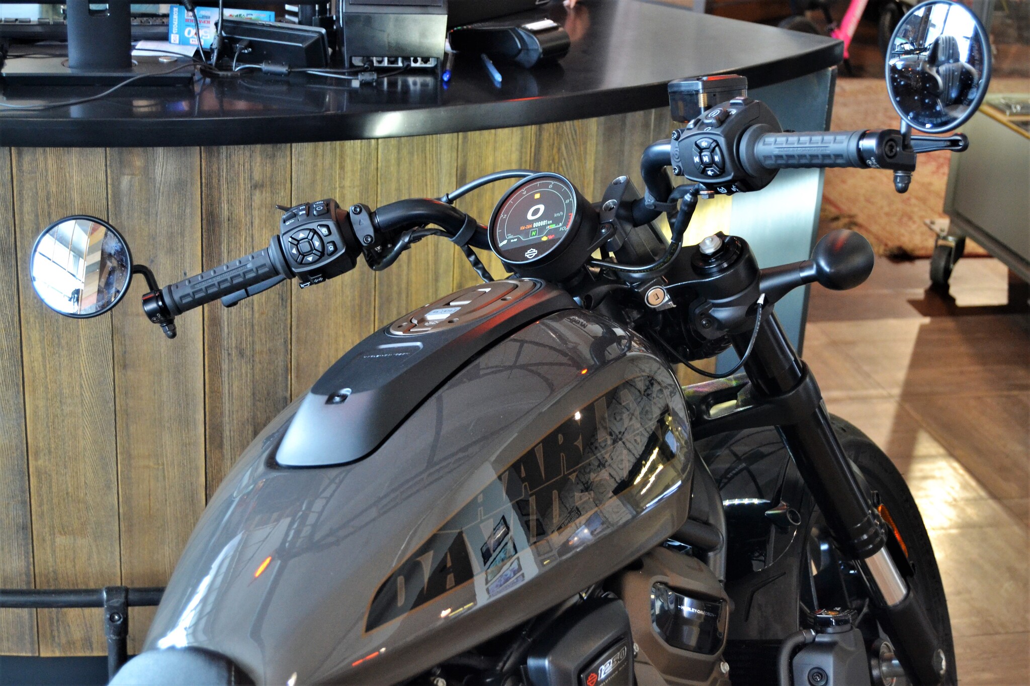 Sportster S 2023 (Gray Haze) Harley-Davidson купить у официального дилера –  Harley-Davidson Москва | Новосибирск | Красноярск | Казань | Самара |  Санкт-Петербург