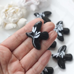 Подвеска фарфоровая Птичка (черный с белым) 34*42 мм S040