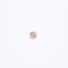 Колье из золоченого серебра с круглой подвеской на леске-невидимке с замочками из серебра