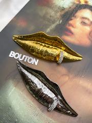 Брошь Скиапар. серебристая массивная в форме 