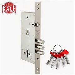 Входная металлическая дверь Лабиринт Эволаб Велютто Оскуро 10 Серый софт, черный молдинг (матовый, без текстуры)