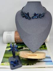 32674 - Колье GIARDINI из серебра в черном родаже с сапфировым микроцирконами