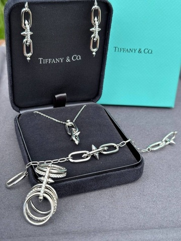 Колье, серьги, браслет и кольцо Tiffany