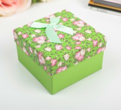 Подарочная коробка зелёная 9х9х6см