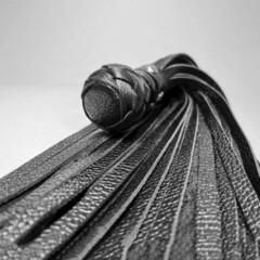 Плеть генитальная из натуральной кожи чёрная