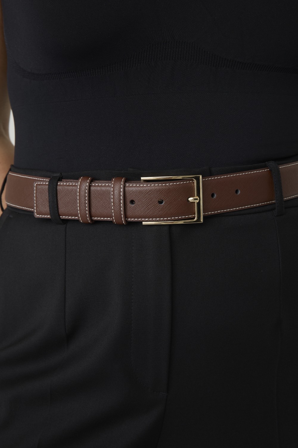 Классический ремень из кожи saffiano c контрастной отстрочкой, 35 мм, коричневый