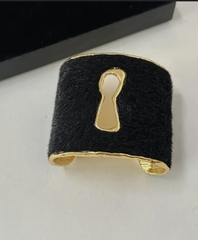 Браслет манжета ЗАМОЧНАЯ СКВАЖИНА широкий, черный в стиле Schiaparelli