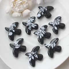 Подвеска фарфоровая Птичка (черный с белым) 34*42 мм S040