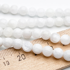 Лунный камень бусины (белая иризация), диаметр 6,5-6,6 мм, цена за 14-15 шт (1/4 нити)