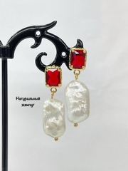 sergi-dlinnye-v-vintazhnom-stile-s-naturalnym-zhemchugom-barroko-i-krasnym-steklom