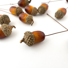 Желуди искусственные, на проволоке, 2 см, набор 20 штук.