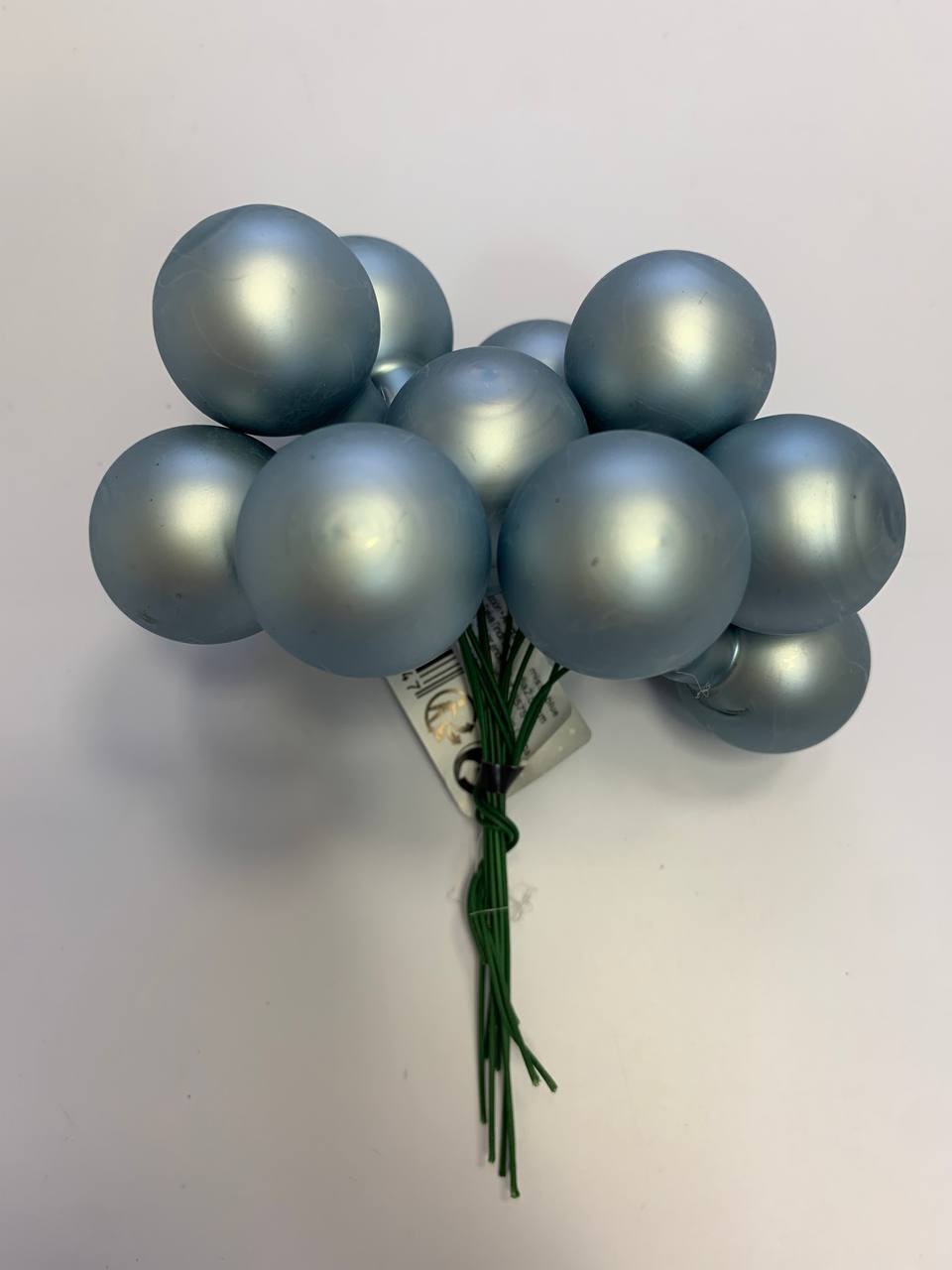 Шарики  стеклянные гроздь на проволоке (матовые) Нежно-голубые