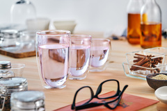 Стеклянные стаканы с двойными стенками розового цвета 2 штуки, 350 мл