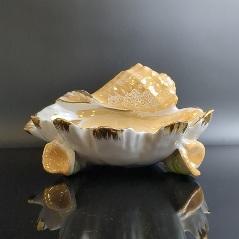 Конфетница фарфоровая "Ракушка", роспись, золочение, люстр, Березовский межколхозный завод, СССР 1970-е гг