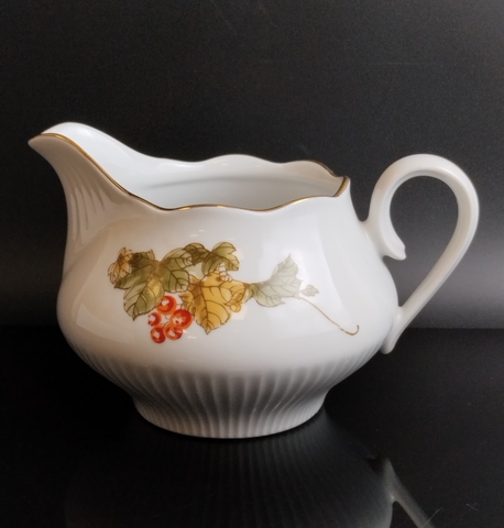 Соусник фафоровый из сервиза "Красная смородина", деколь, золочение, клеймо Graf Von Henneberg Porzellan, 1777 Германия 1973-1990 гг