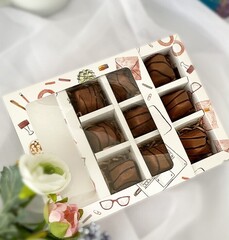 Коробка для 9 конфет "Школа", 13,8 х 13,8 х 3,8 см