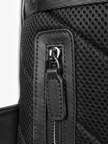 Кожаный рюкзак чёрного матового цвета