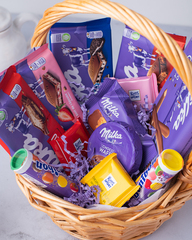 Подарочная корзина со сладостями Milka