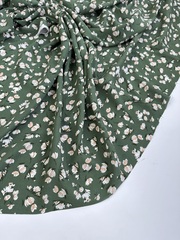 Вискоза штапель Лютики на зеленом фоне