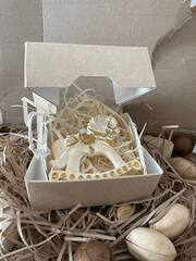 Белая лошадка с золотом. Подвеска FG-162