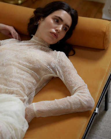 Топ из тонкого кружева молочный