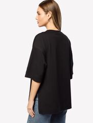 Футболка свободного кроя с авторским принтом  D49.082 (115656)