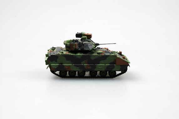 Модель БМП Армия США M2 & M2A2 Bradley масштаб 1:72