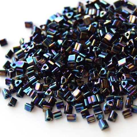 Бисер японский TOHO Triangle треугольный 11/0 0086 темно-фиолетовый