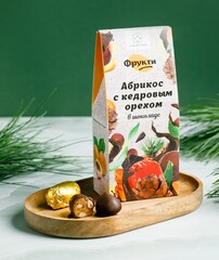 Фрукти "Абрикос с кедровым орехом" / шоколад 72% / картон / 120 гр / Солнечная Сибирь