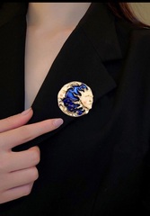 Б033 - Брошь ЛУНА + СОЛНЦЕ с синей эмалью в стилистике SCHIAPARELLI