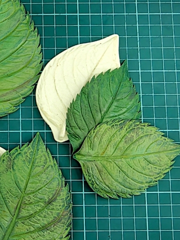 Молды пластиковые листья универсальные 3шт