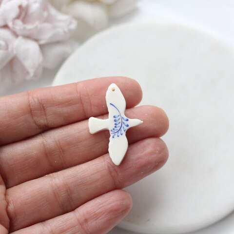Подвеска Птица голубь, белый, гжель, S 35*22 мм, S024