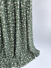 Вискоза штапель Лютики на зеленом фоне