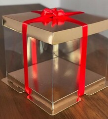 Коробка для торта Премиум прозрачная золото с пьедесталом 23.5х23.5х22