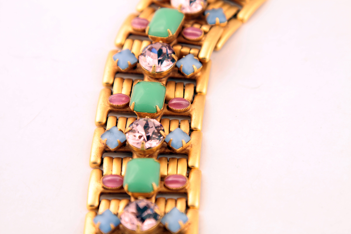 Роскошный браслет в пастельной цветовой гамме от Askew London