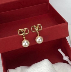 20475 -Серьги-пусеты Valentino с подвеской жемчужиной