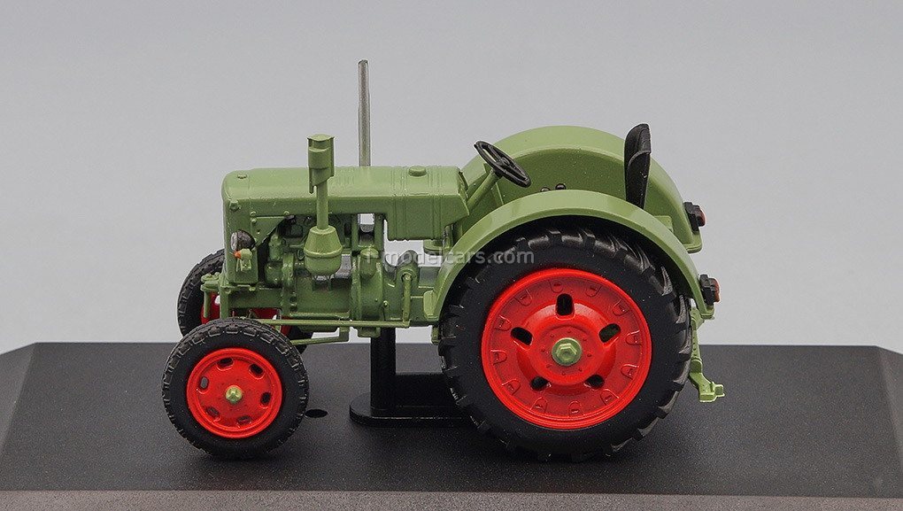 1:43 scale model tractor IFA RS О4-30 