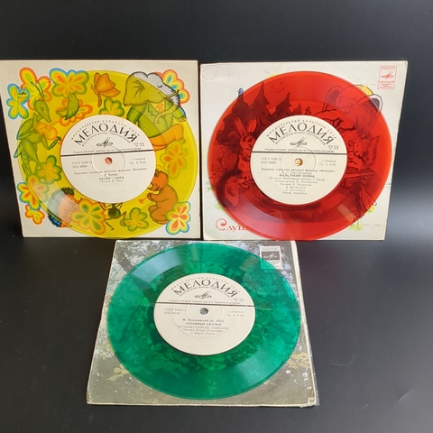 Набор из 3 цветных пластинок для детей: Сказки и песни для детей. 3 Виниловые пластинки 7 дюймов. Мелодия СССР.